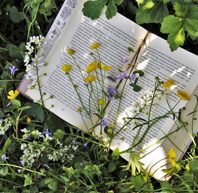 Join the Garden Readers Book Group!